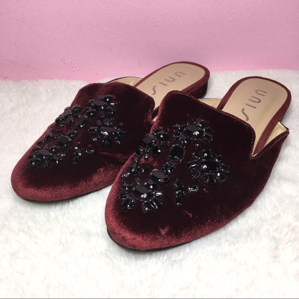 Unisa Maroon Burgundy Velvet Jeweled Embellished Slip On Mules Clogs 7 - Picture 1 of 5